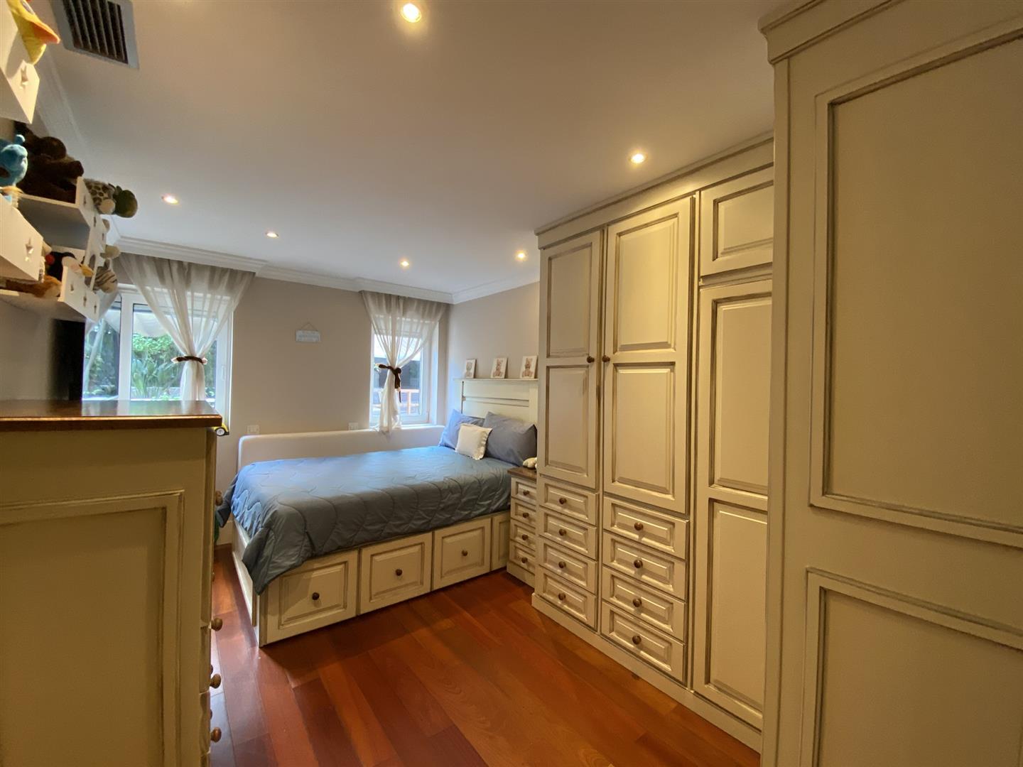 Image of House - 4 Bedrooms - 3 Bathrooms for Rental in South District-Gibraltar, Image 15